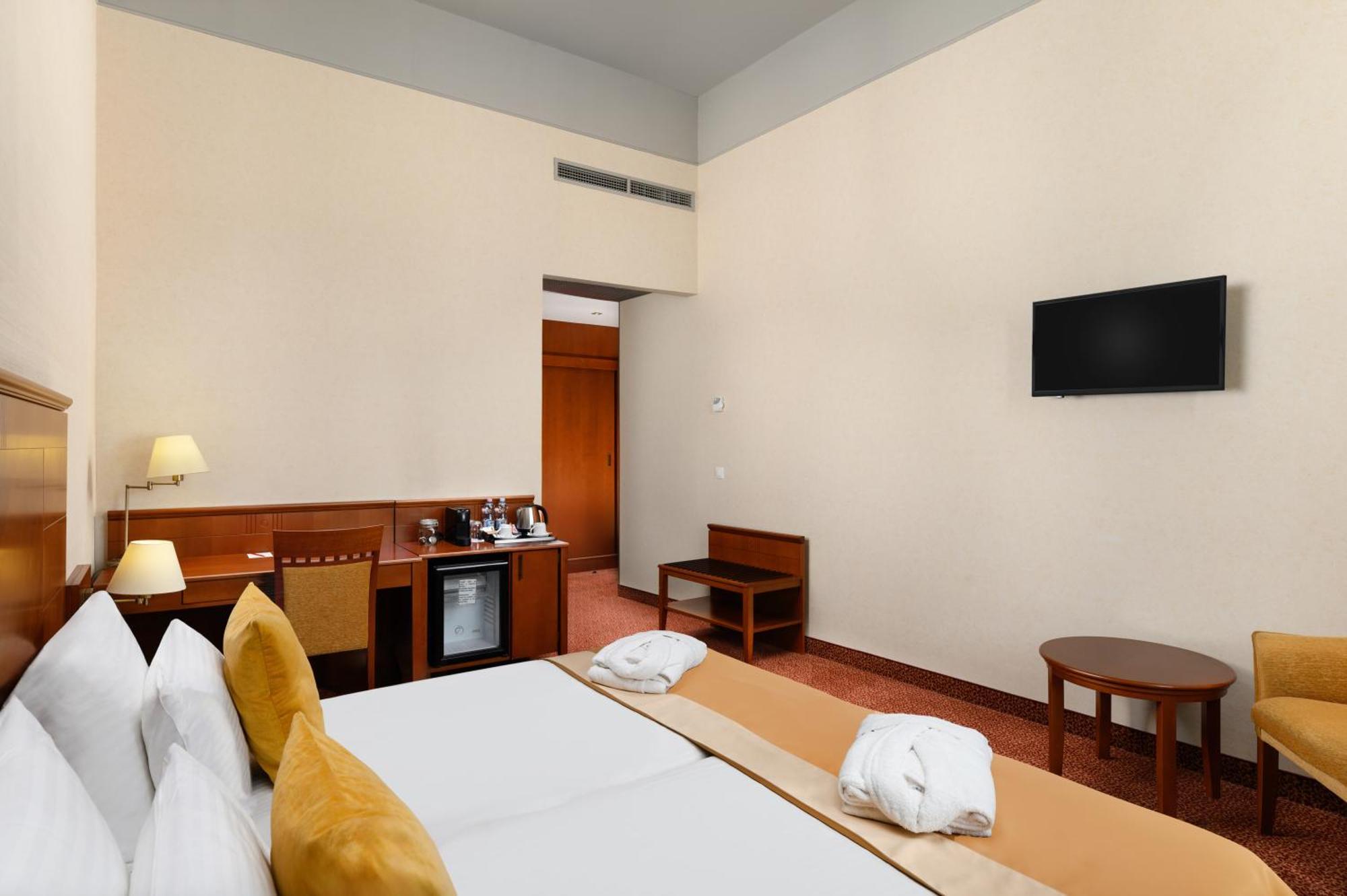 Mercure Szekesfehervar Magyar Kiraly Εξωτερικό φωτογραφία