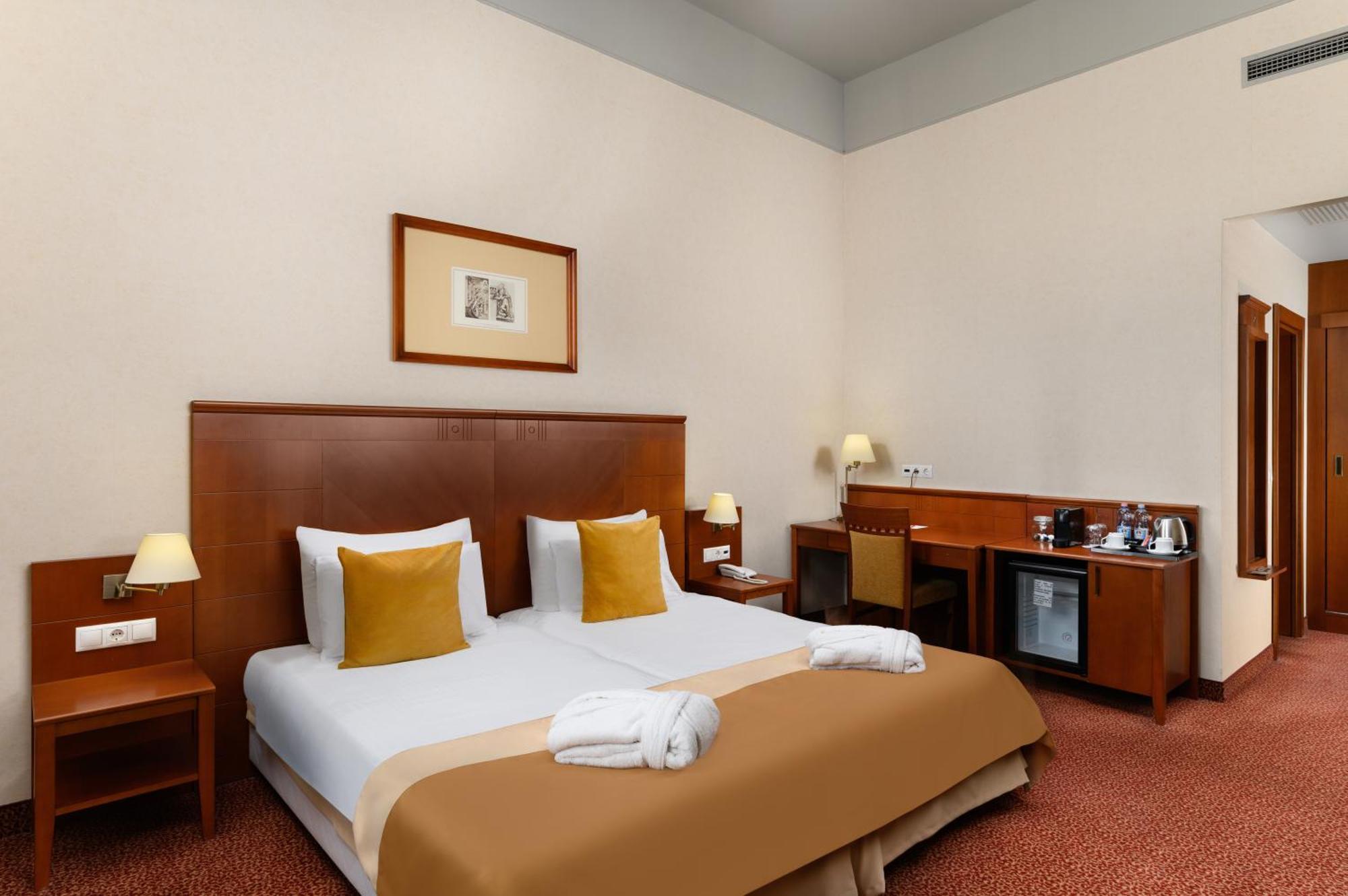 Mercure Szekesfehervar Magyar Kiraly Εξωτερικό φωτογραφία