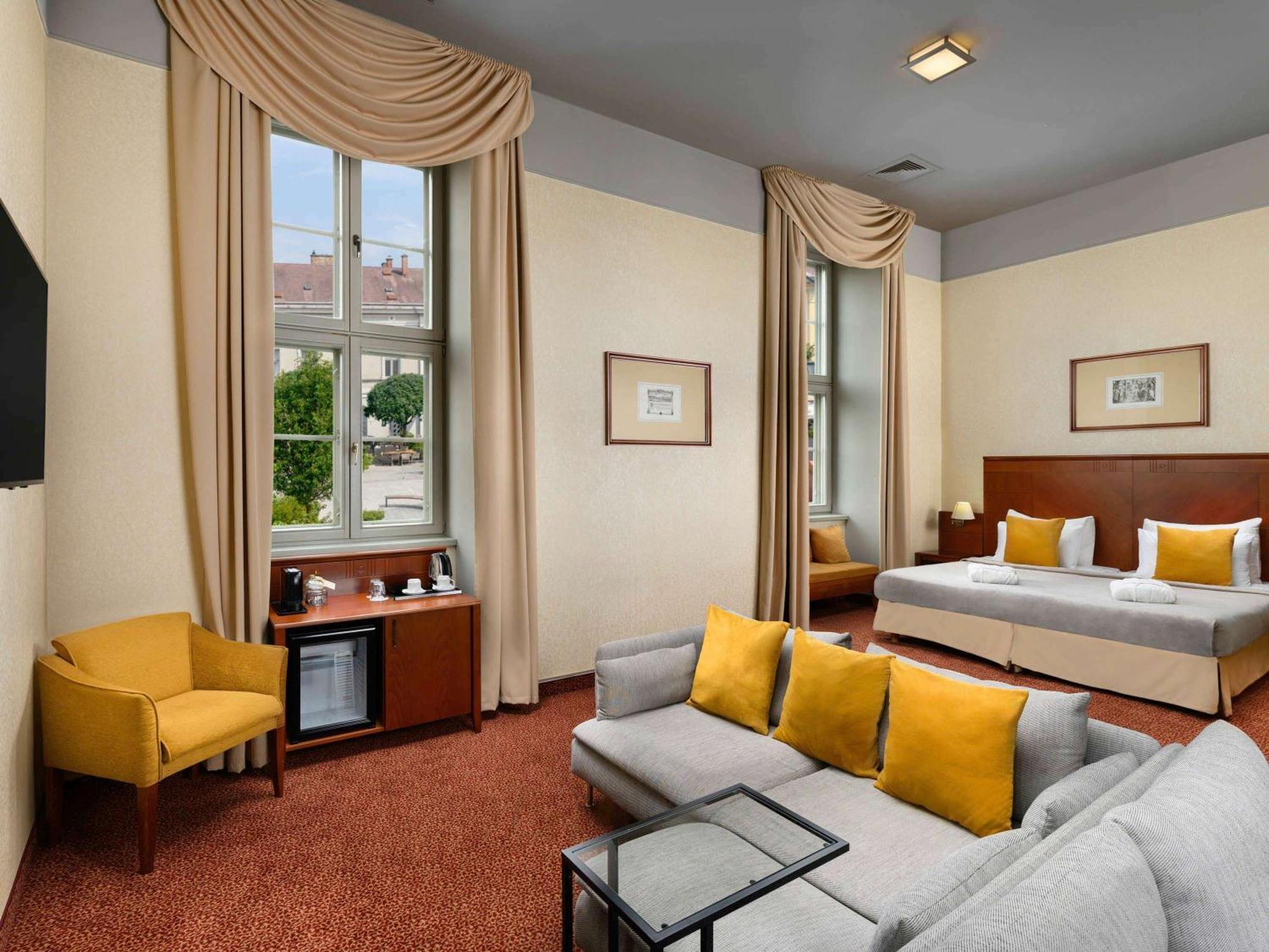 Mercure Szekesfehervar Magyar Kiraly Εξωτερικό φωτογραφία